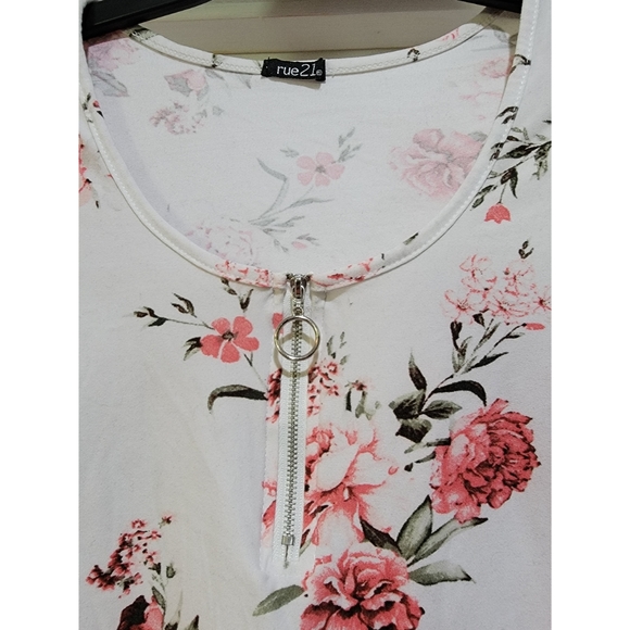 Rue 21 Junior Long Sleeve Crop Top. Size Small. EUC - Picture 4 of 11